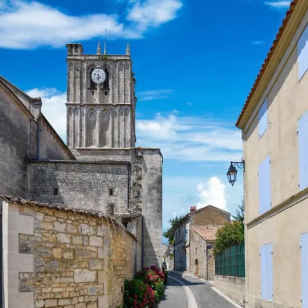 Charming Holiday In Saint-savinien With Roofed Terrace Saint-Savinien
