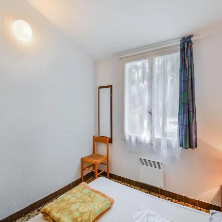 Charming Holiday In Saint-savinien With Roofed Terrace Vakantiehuis Saint-Savinien